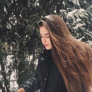 Meet your Posher, Alexia